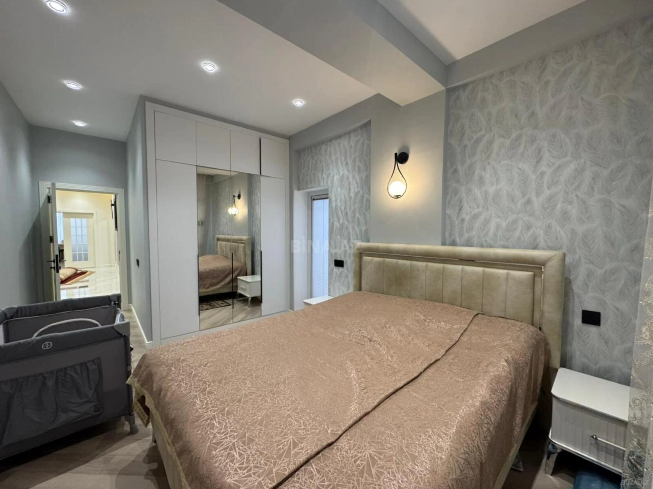 Satılır 3 otaqlı mənzil 138 m²