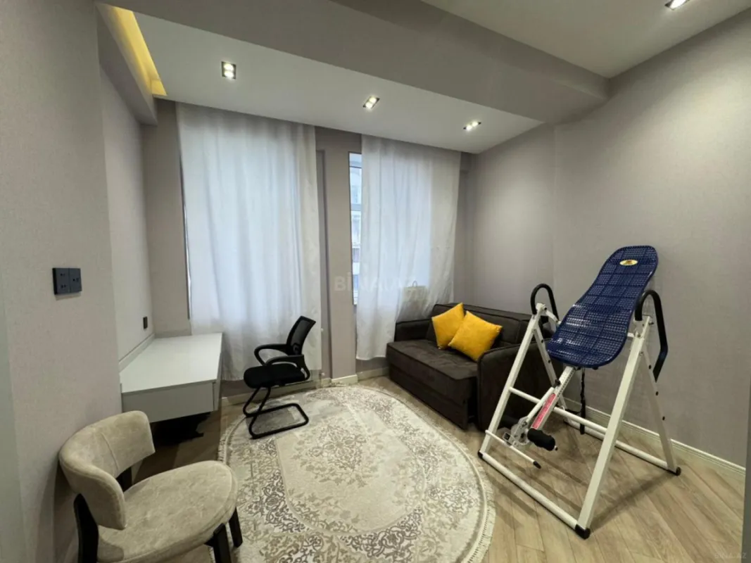 Satılır 3 otaqlı mənzil 138 m²