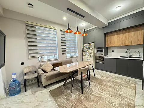 Satılır 3 otaqlı mənzil 138 m²