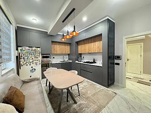 Satılır 3 otaqlı mənzil 138 m²