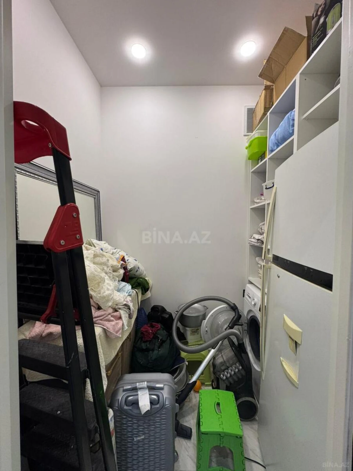 Satılır 3 otaqlı mənzil 138 m²