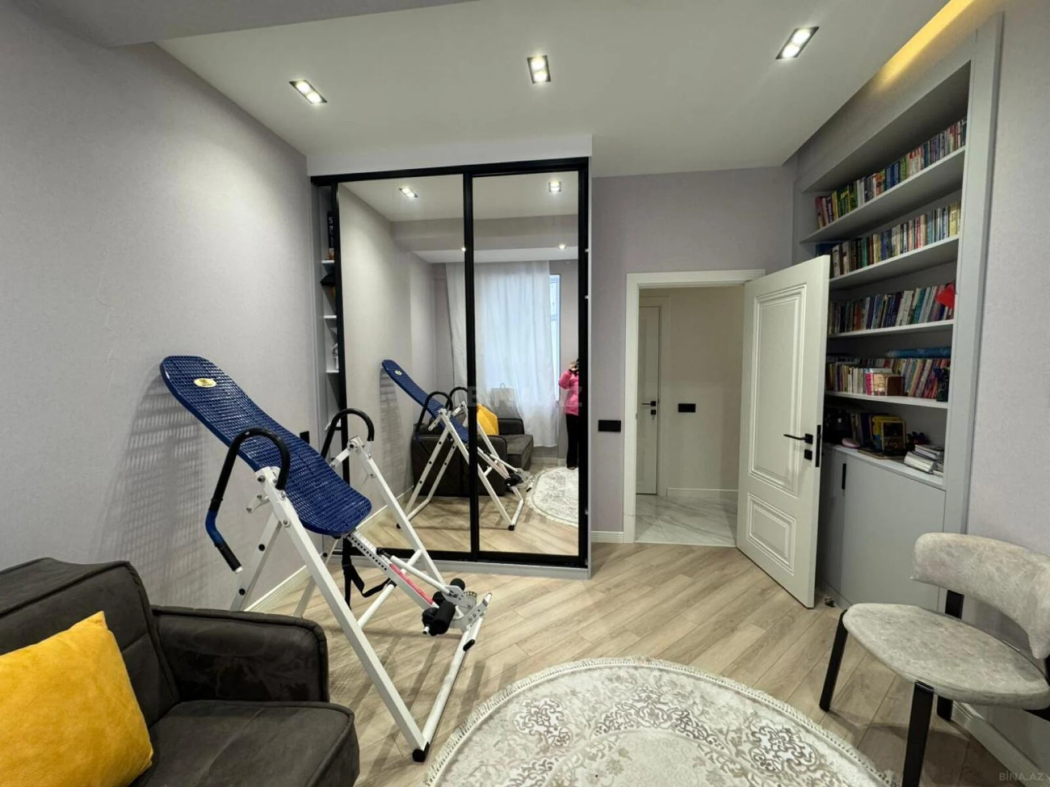 Satılır 3 otaqlı mənzil 138 m²