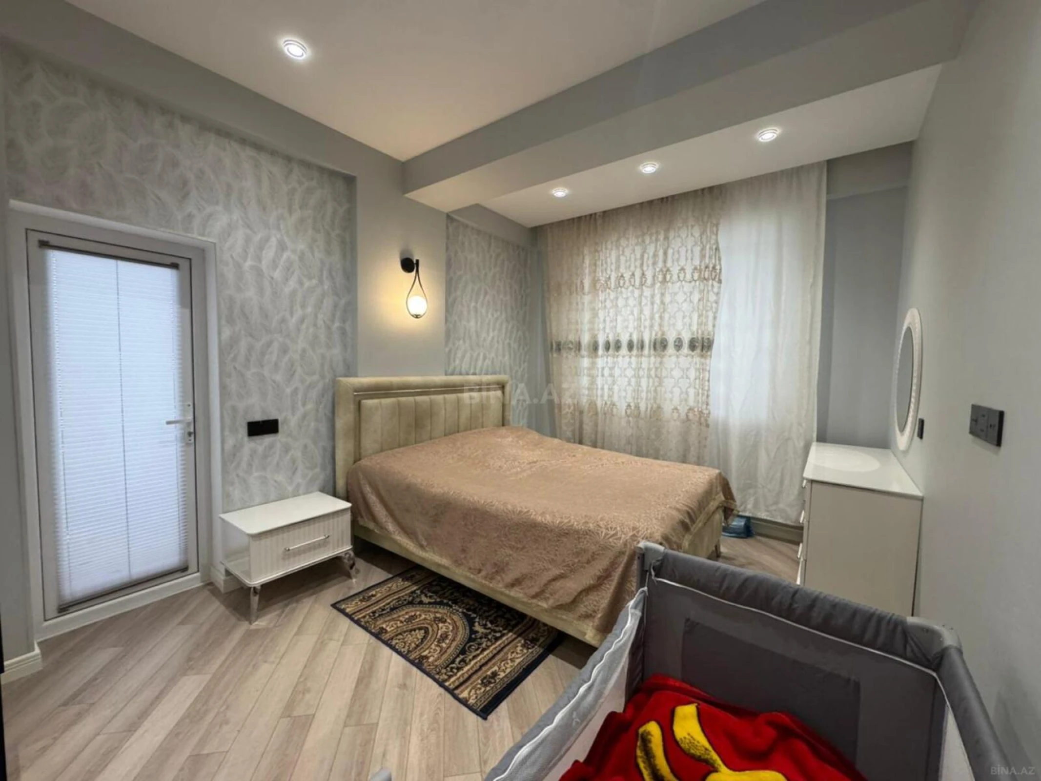 Satılır 3 otaqlı mənzil 138 m²