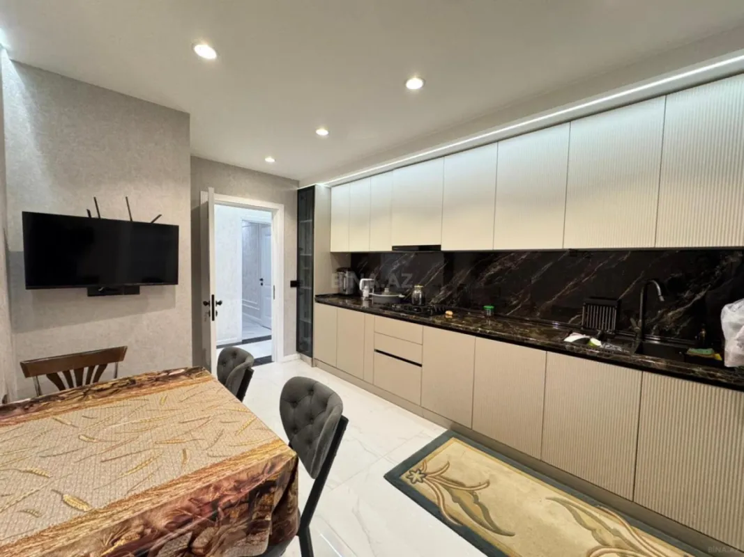 Satılır 5 otaqlı mənzil 120 m²