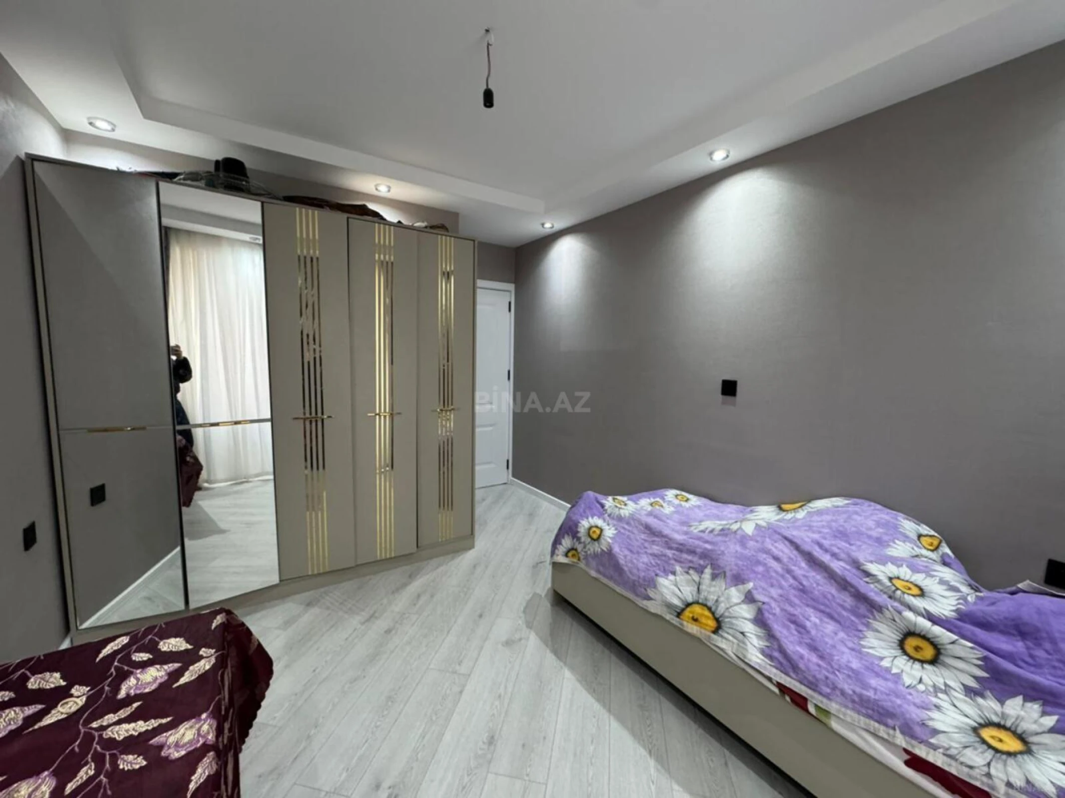 Satılır 5 otaqlı mənzil 120 m²