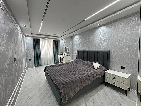 Satılır 5 otaqlı mənzil 120 m²