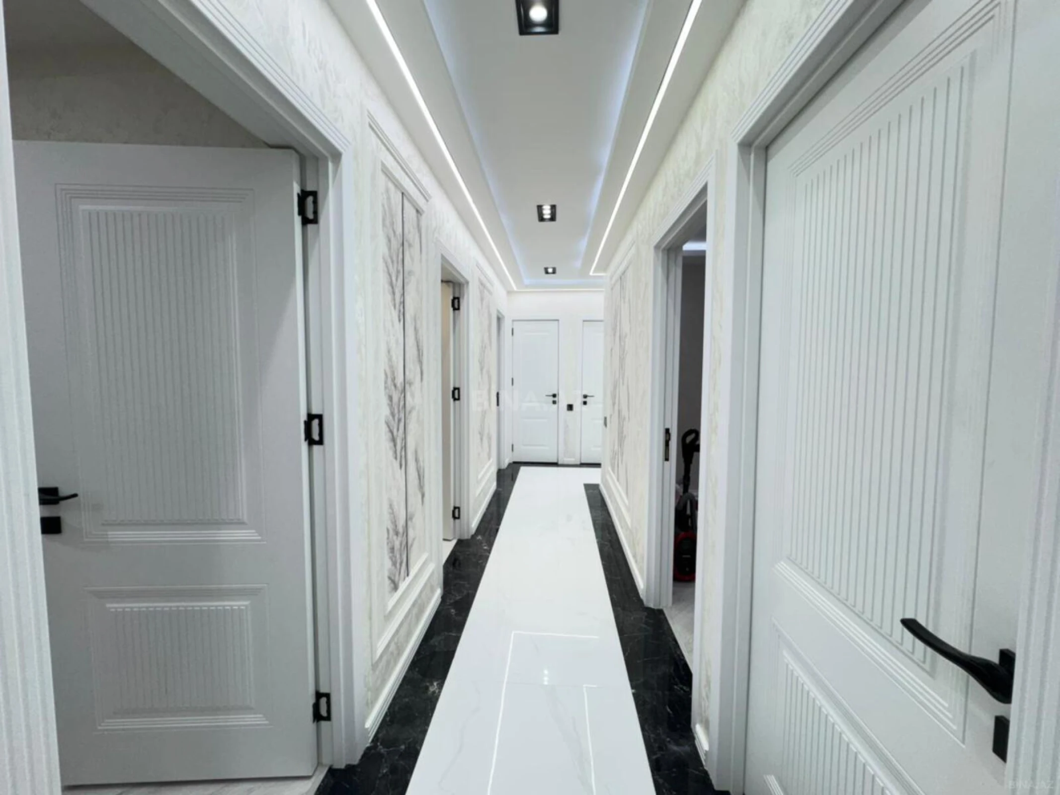 Satılır 5 otaqlı mənzil 120 m²