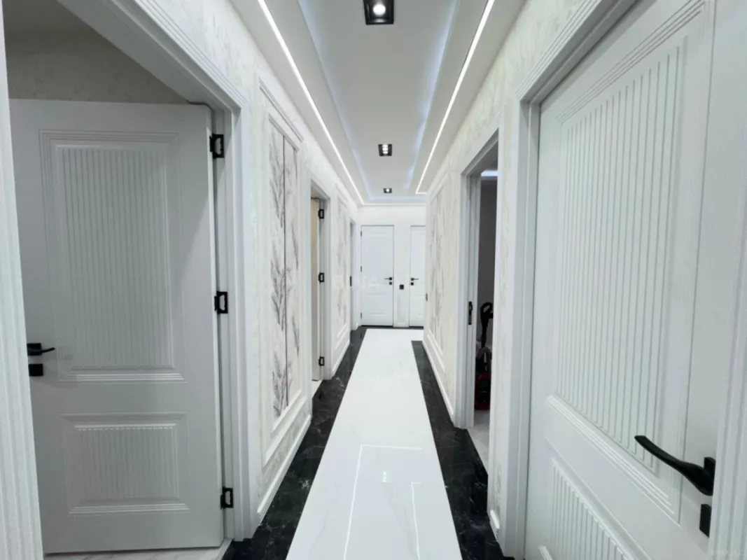 Satılır 5 otaqlı mənzil 120 m²