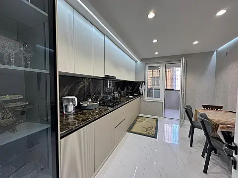 Satılır 5 otaqlı mənzil 120 m²