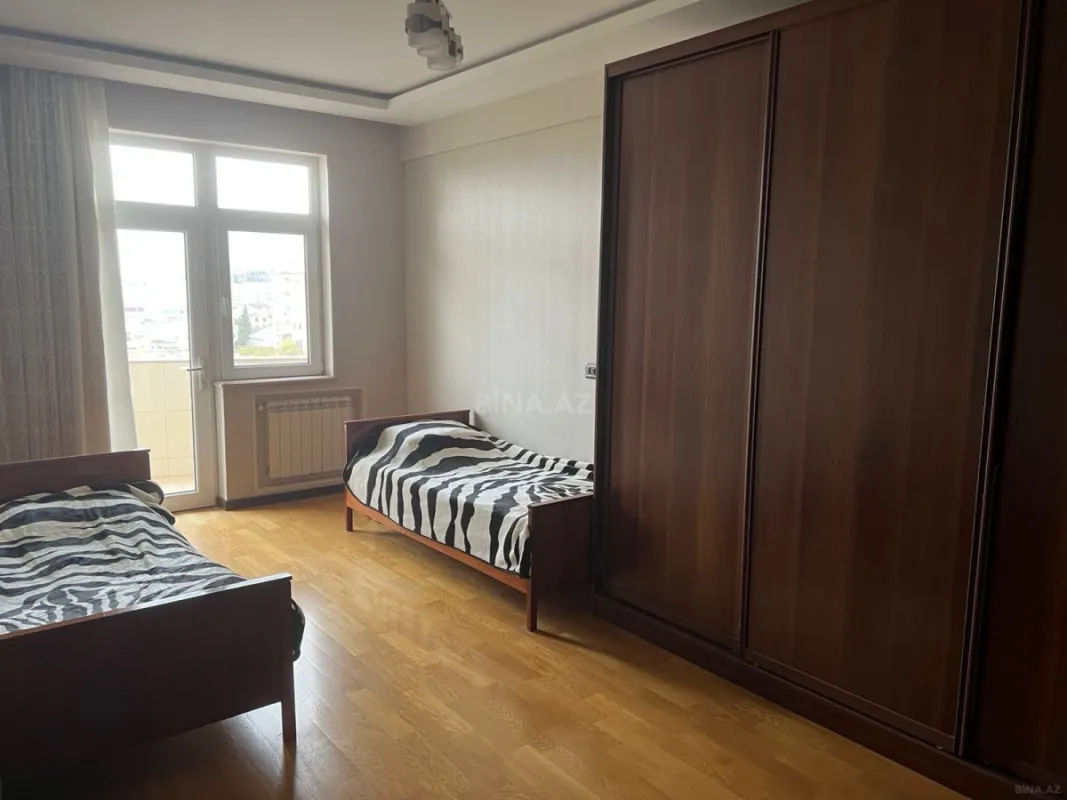 Satılır 4 otaqlı mənzil 183 m²