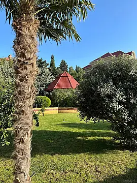 Kirayə verilir 15 otaqlı həyət evi 800 m²