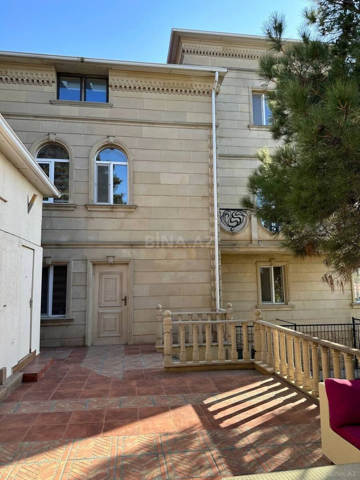 Kirayə verilir 15 otaqlı həyət evi 800 m²