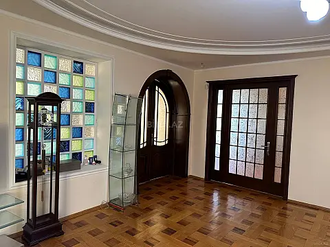 Kirayə verilir 15 otaqlı həyət evi 800 m²