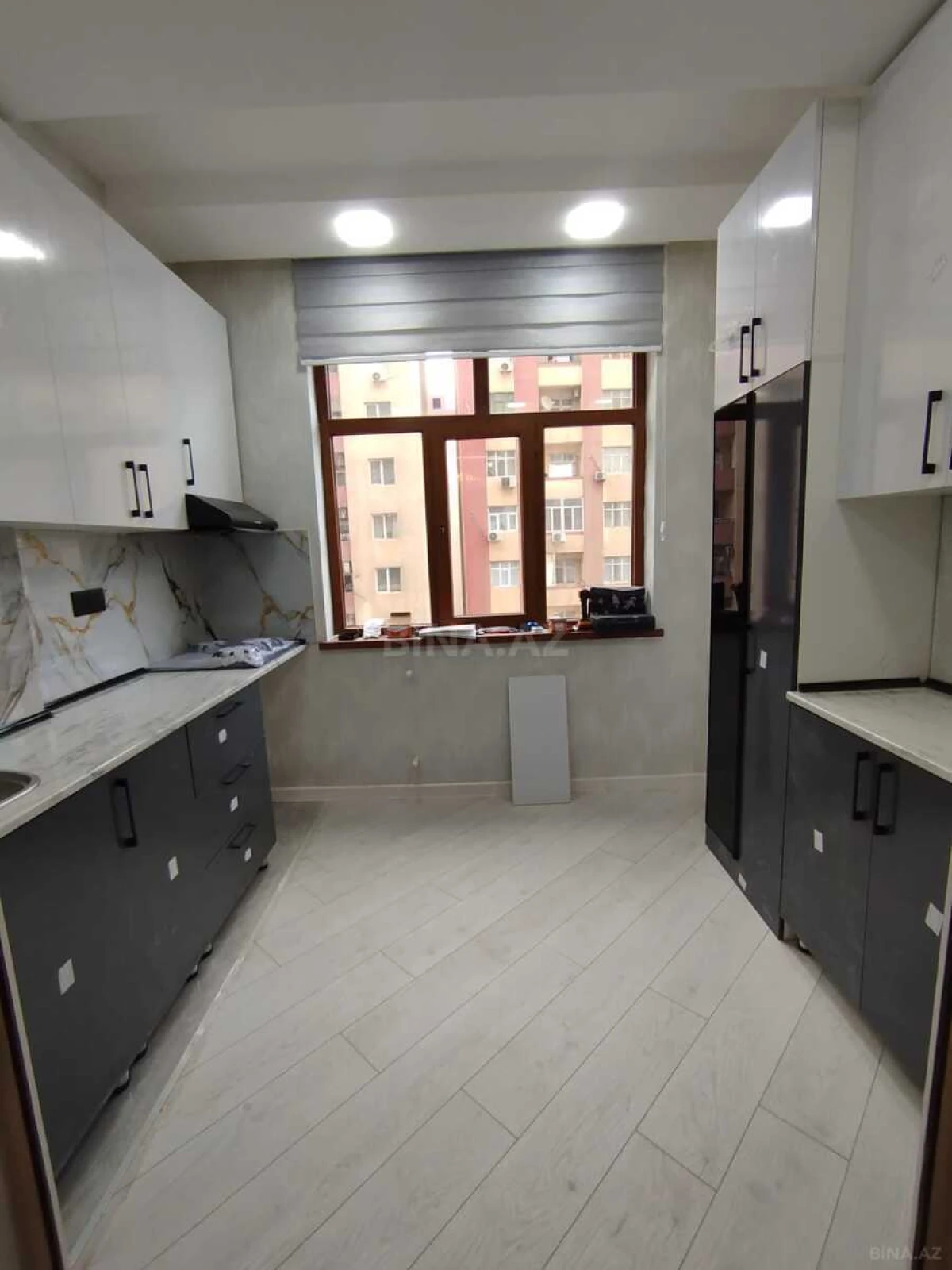 Satılır 4 otaqlı mənzil 97 m²