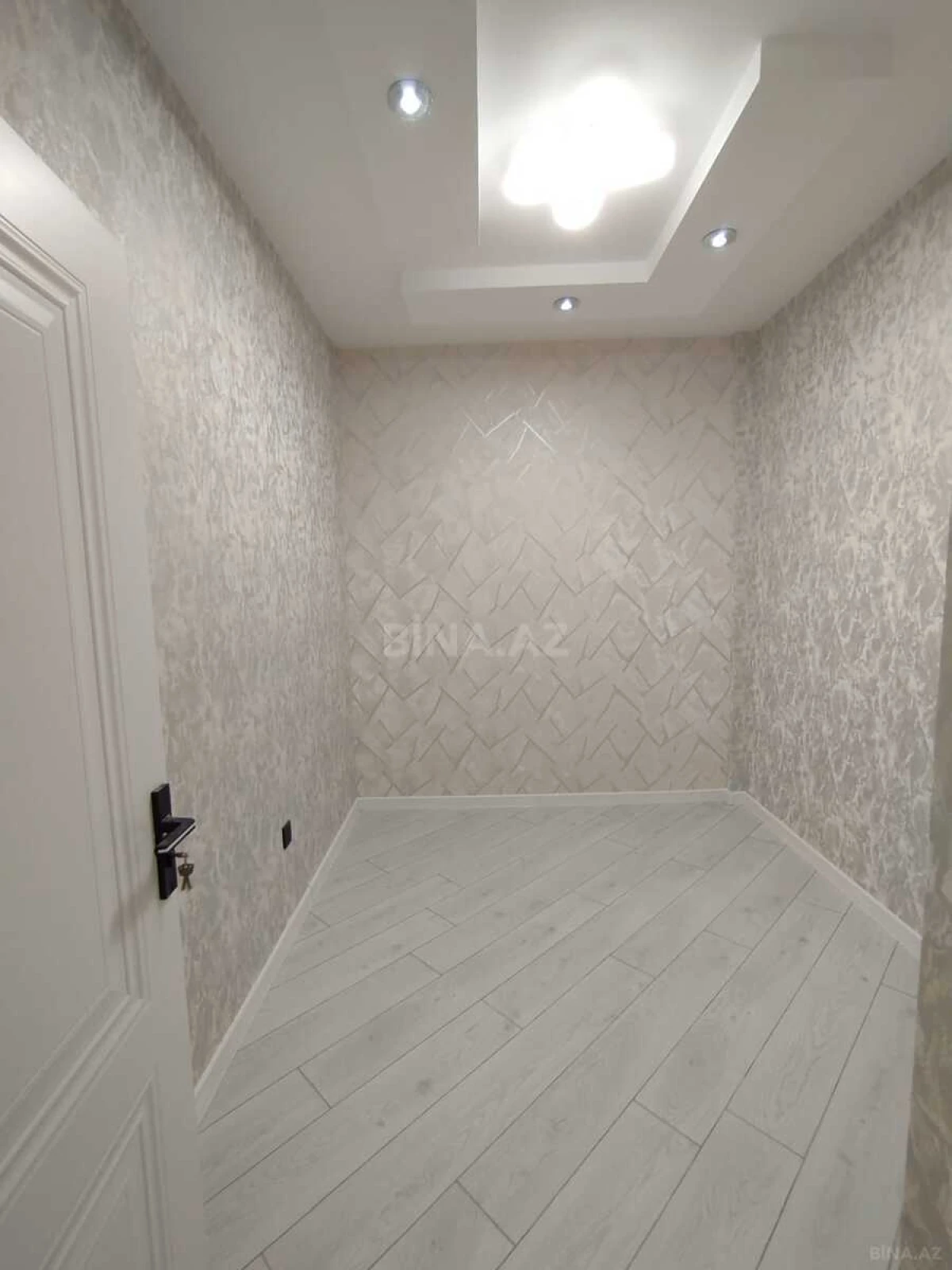Satılır 4 otaqlı mənzil 97 m²