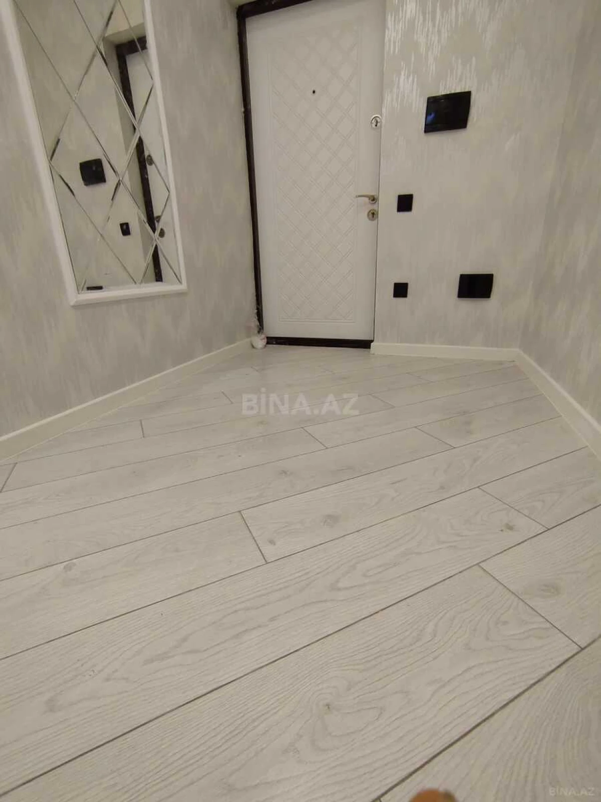 Satılır 4 otaqlı mənzil 97 m²