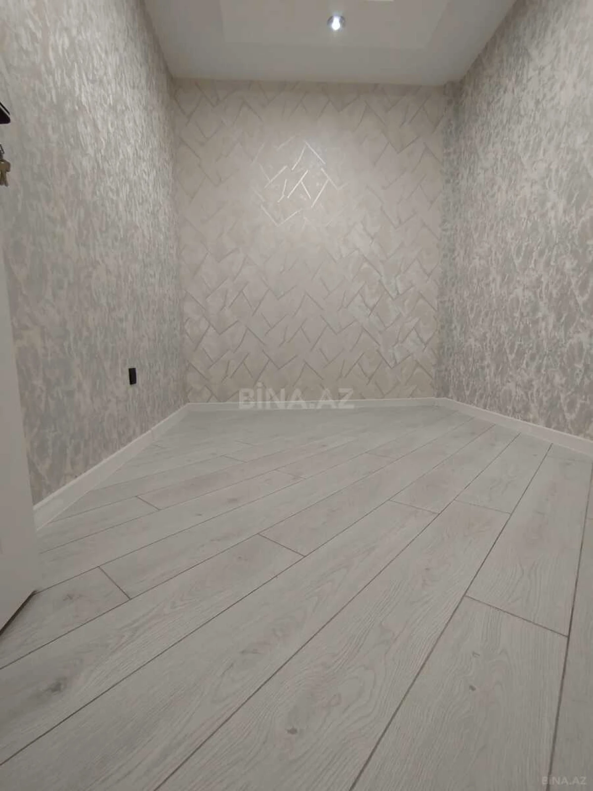 Satılır 4 otaqlı mənzil 97 m²