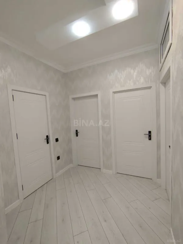 Satılır 4 otaqlı mənzil 97 m²