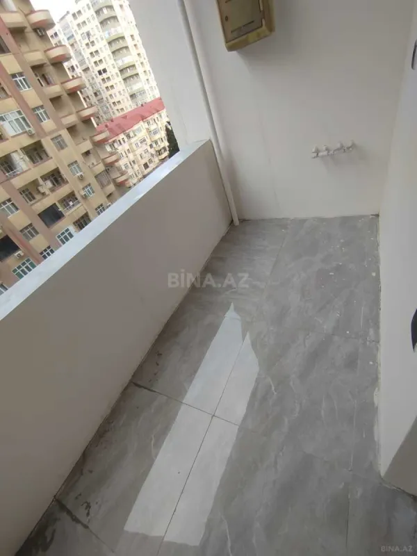 Satılır 4 otaqlı mənzil 97 m²