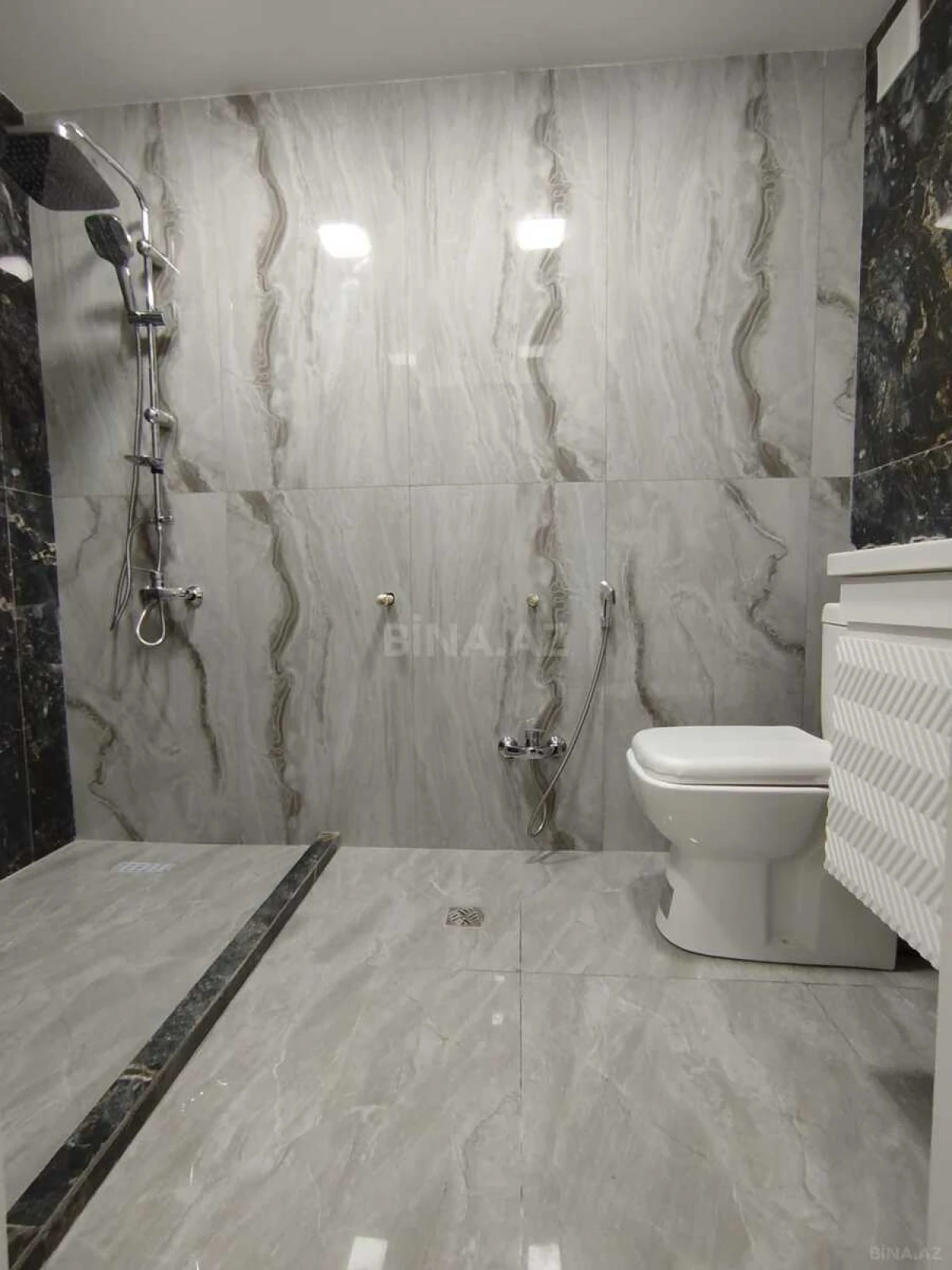 Satılır 4 otaqlı mənzil 97 m²