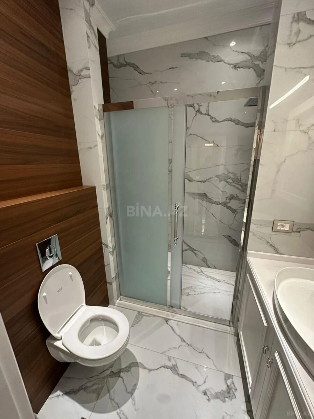 Kirayə verilir 4 otaqlı mənzil 165 m²