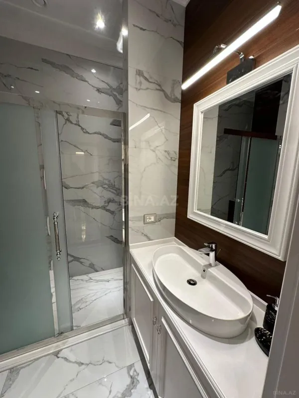 Kirayə verilir 4 otaqlı mənzil 165 m²