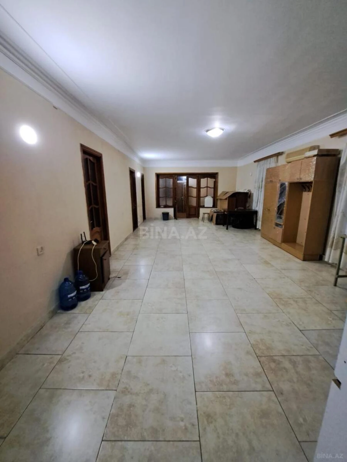 Kirayə verilir 15 otaqlı həyət evi 450 m²