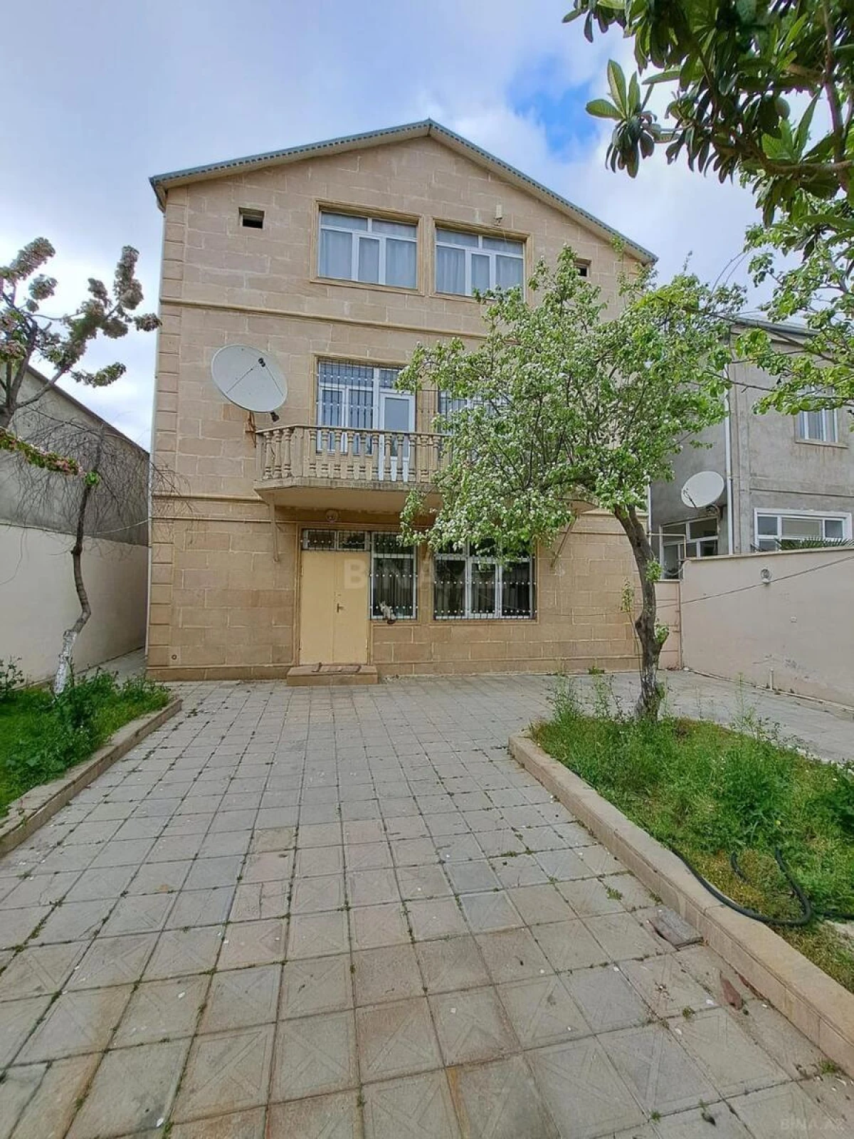 Kirayə verilir 15 otaqlı həyət evi 450 m²