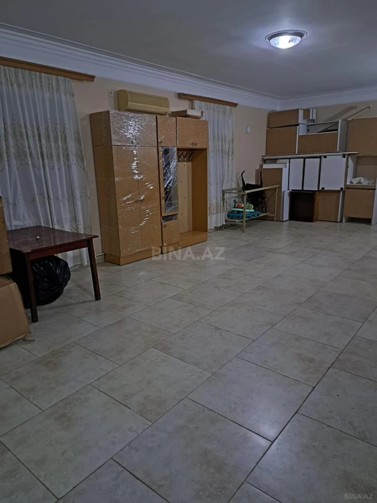 Kirayə verilir 15 otaqlı həyət evi 450 m²