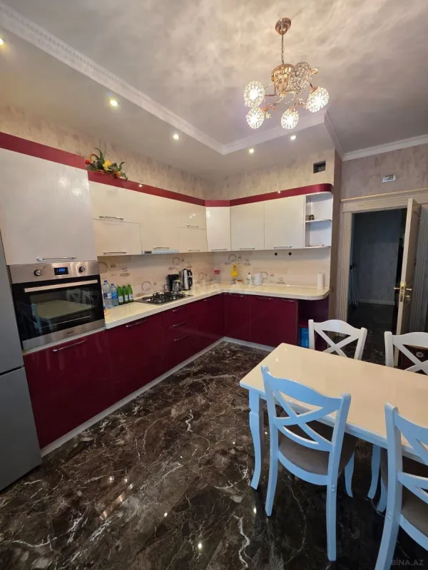 Kirayə verilir 3 otaqlı mənzil 150 m²