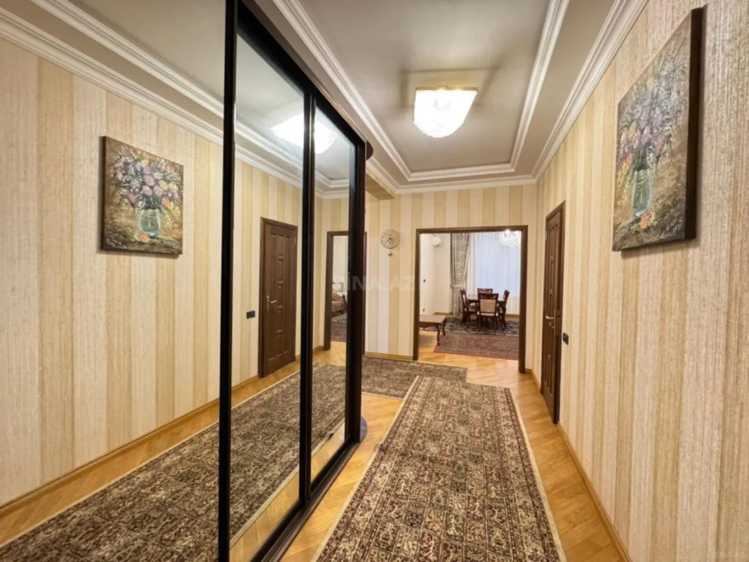 Satılır 3 otaqlı mənzil 105 m²