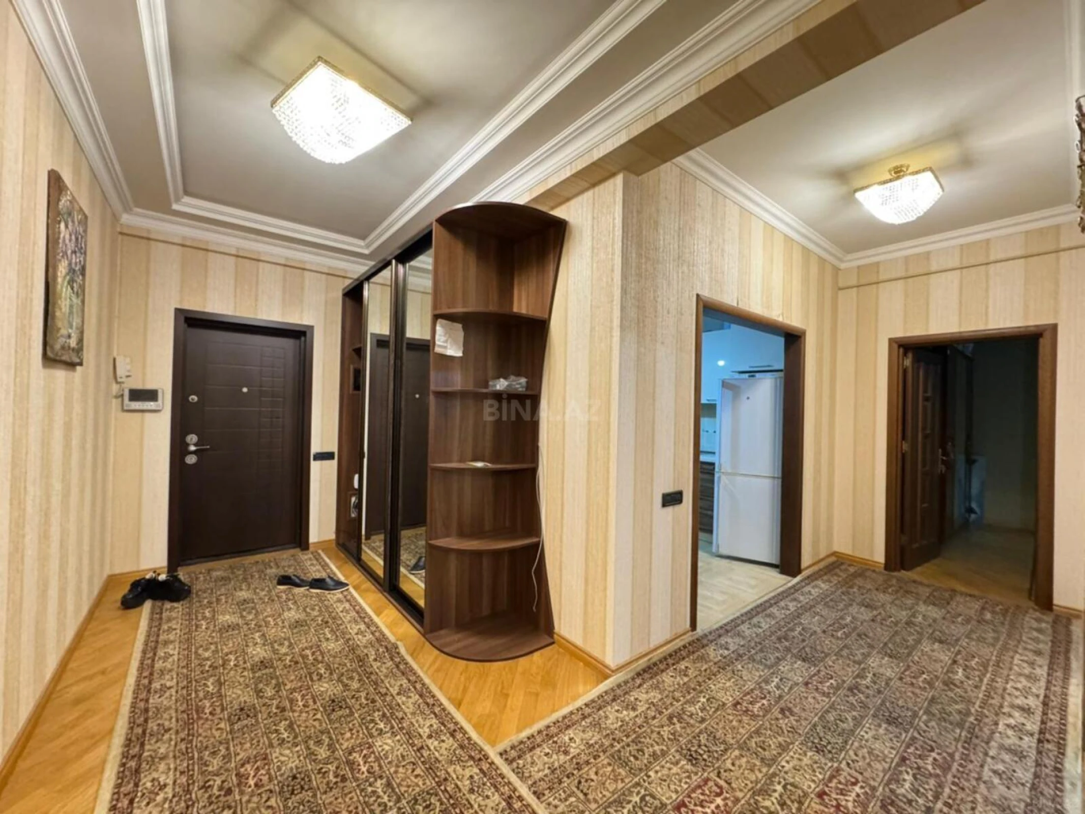 Satılır 3 otaqlı mənzil 105 m²