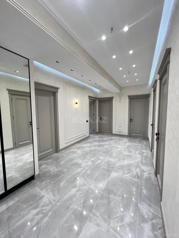 Satılır 3 otaqlı mənzil 128 m²