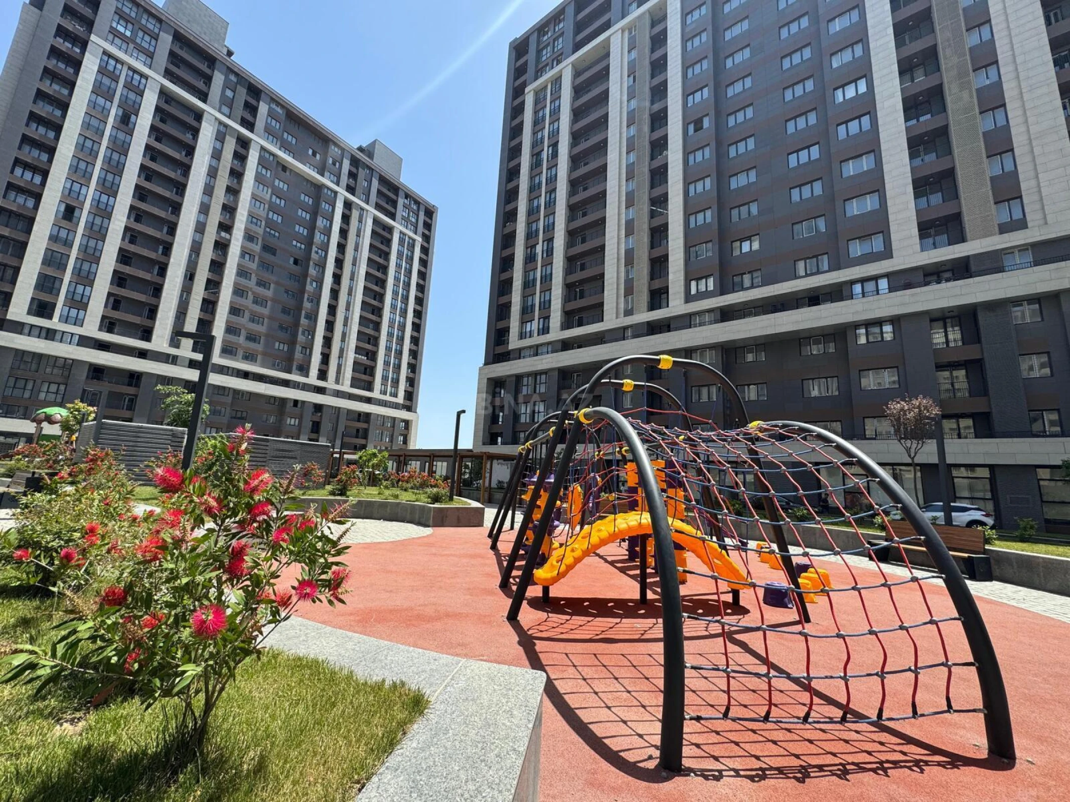 Satılır 3 otaqlı mənzil 128 m²