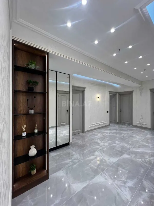 Satılır 3 otaqlı mənzil 128 m²