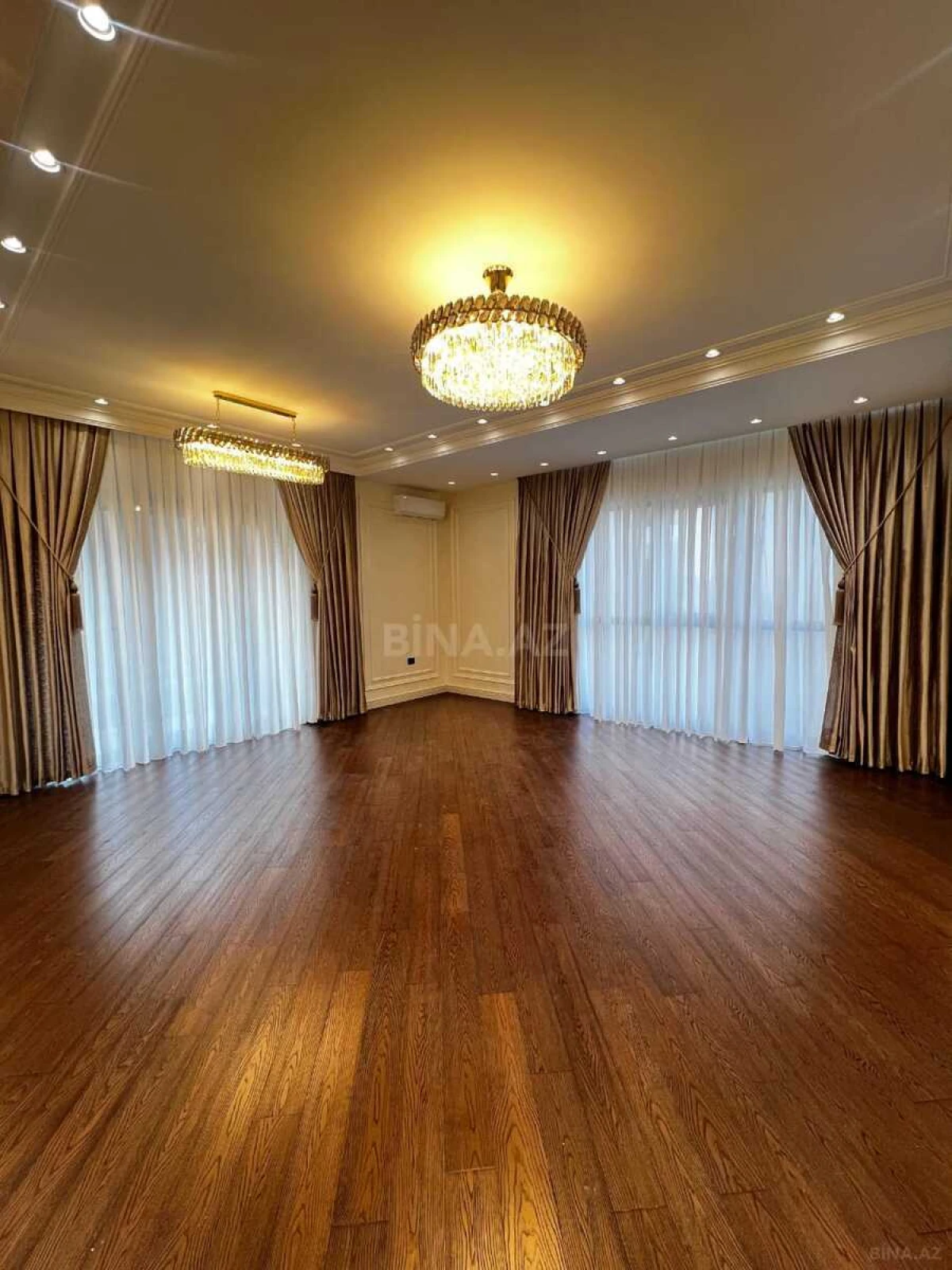Satılır 3 otaqlı mənzil 128 m²