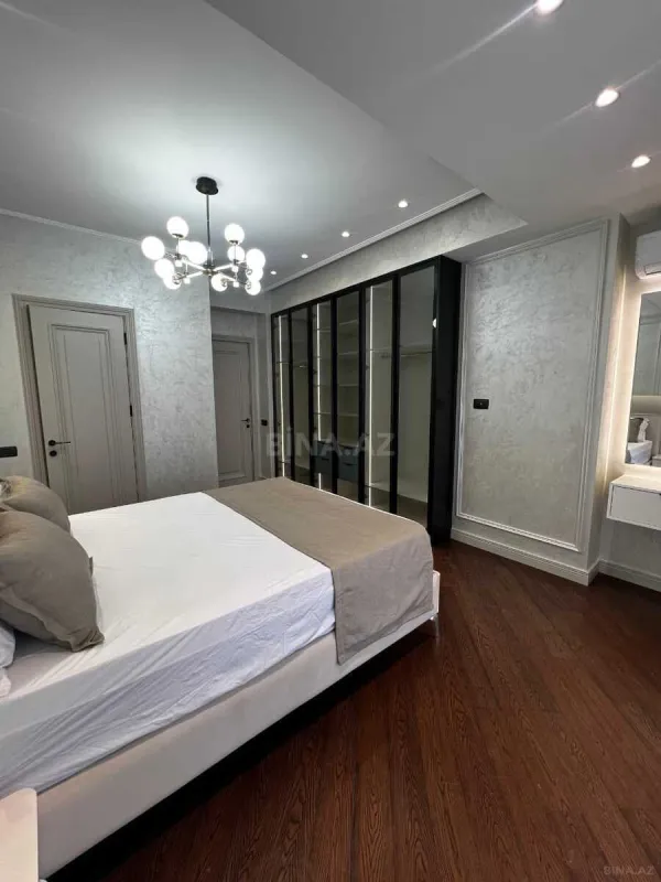 Satılır 3 otaqlı mənzil 128 m²