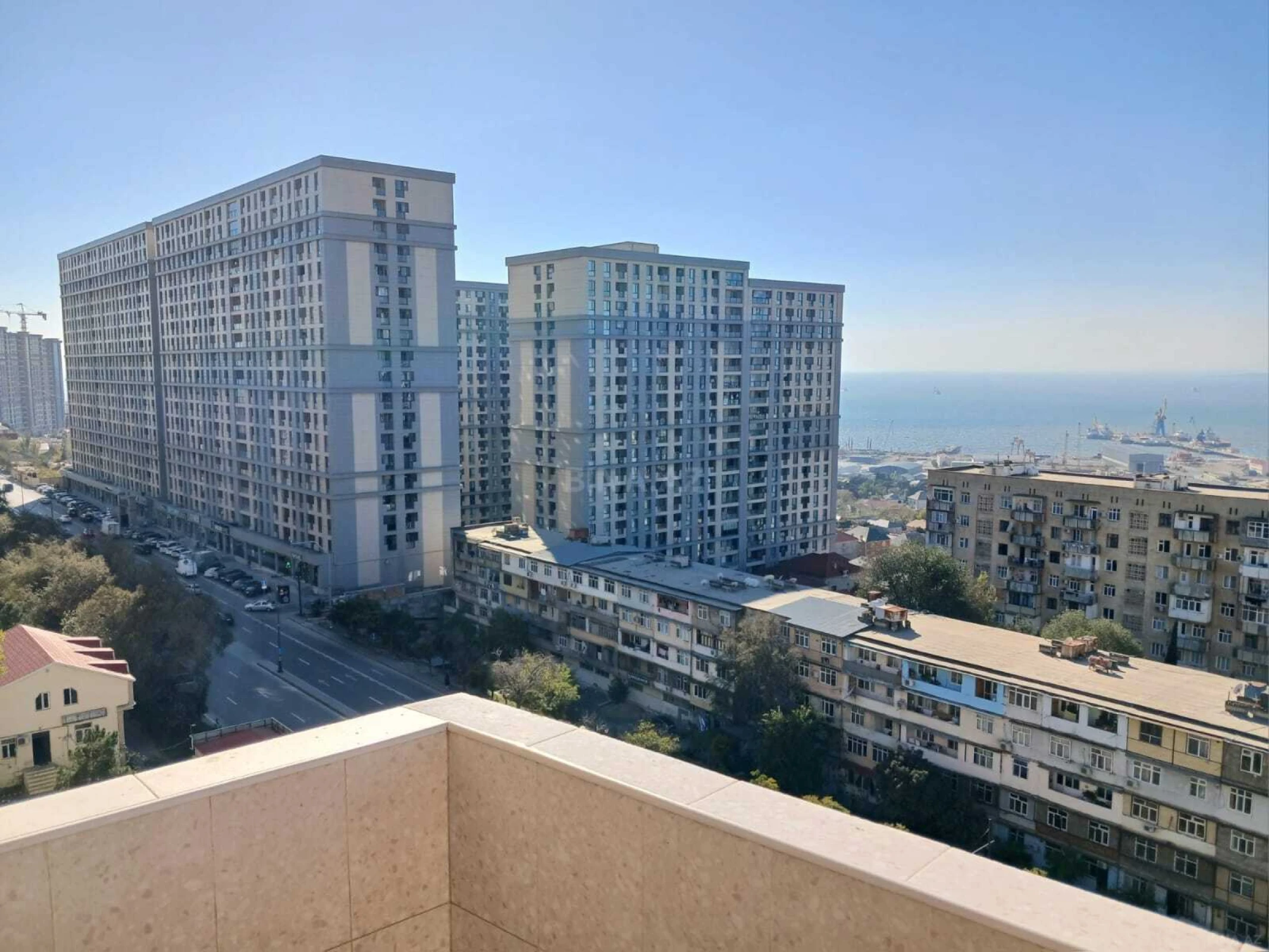 Satılır 3 otaqlı mənzil 128 m²