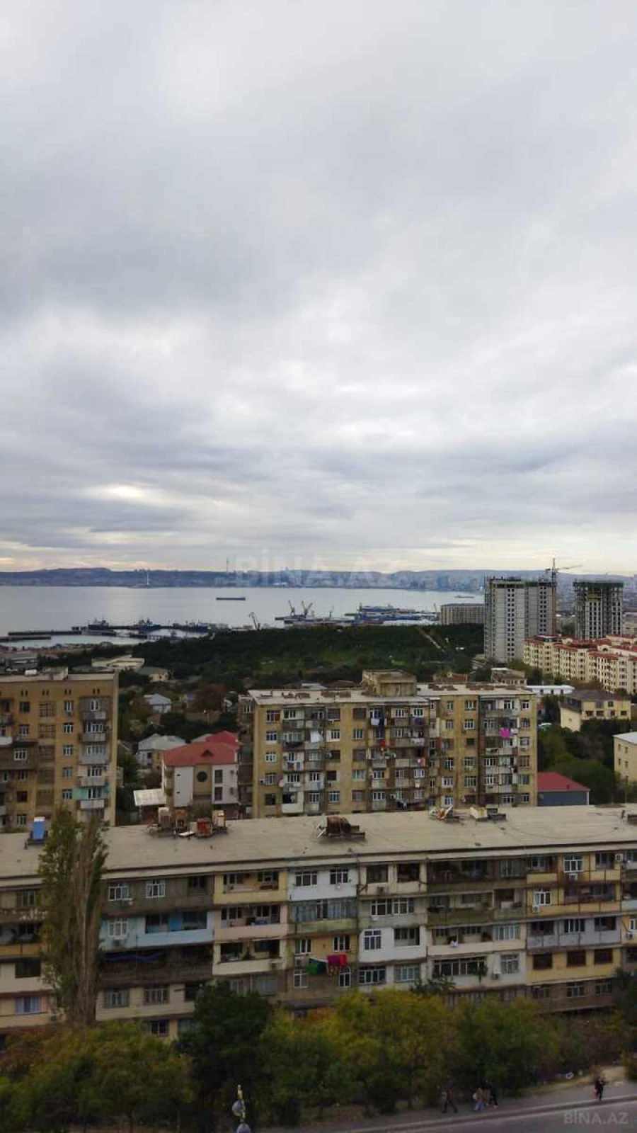 Satılır 3 otaqlı mənzil 128 m²