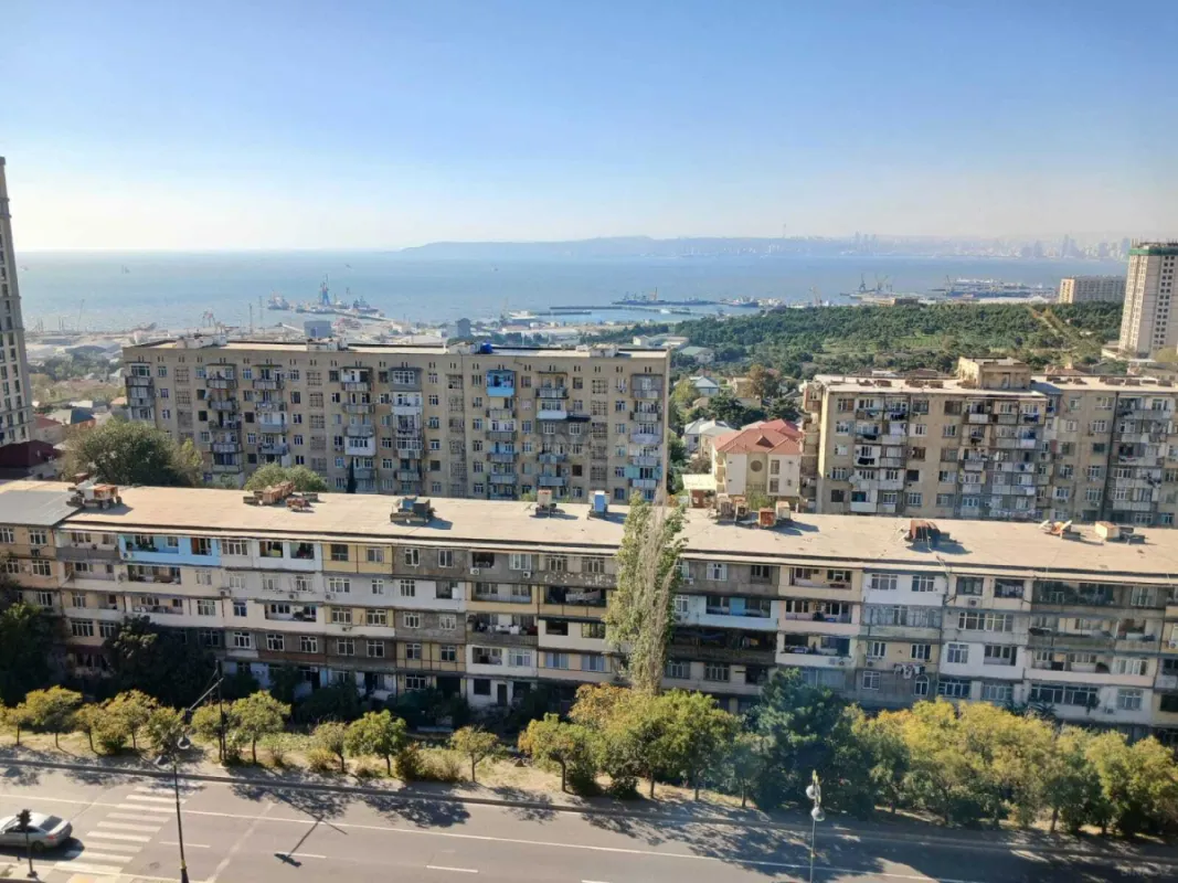 Satılır 3 otaqlı mənzil 128 m²