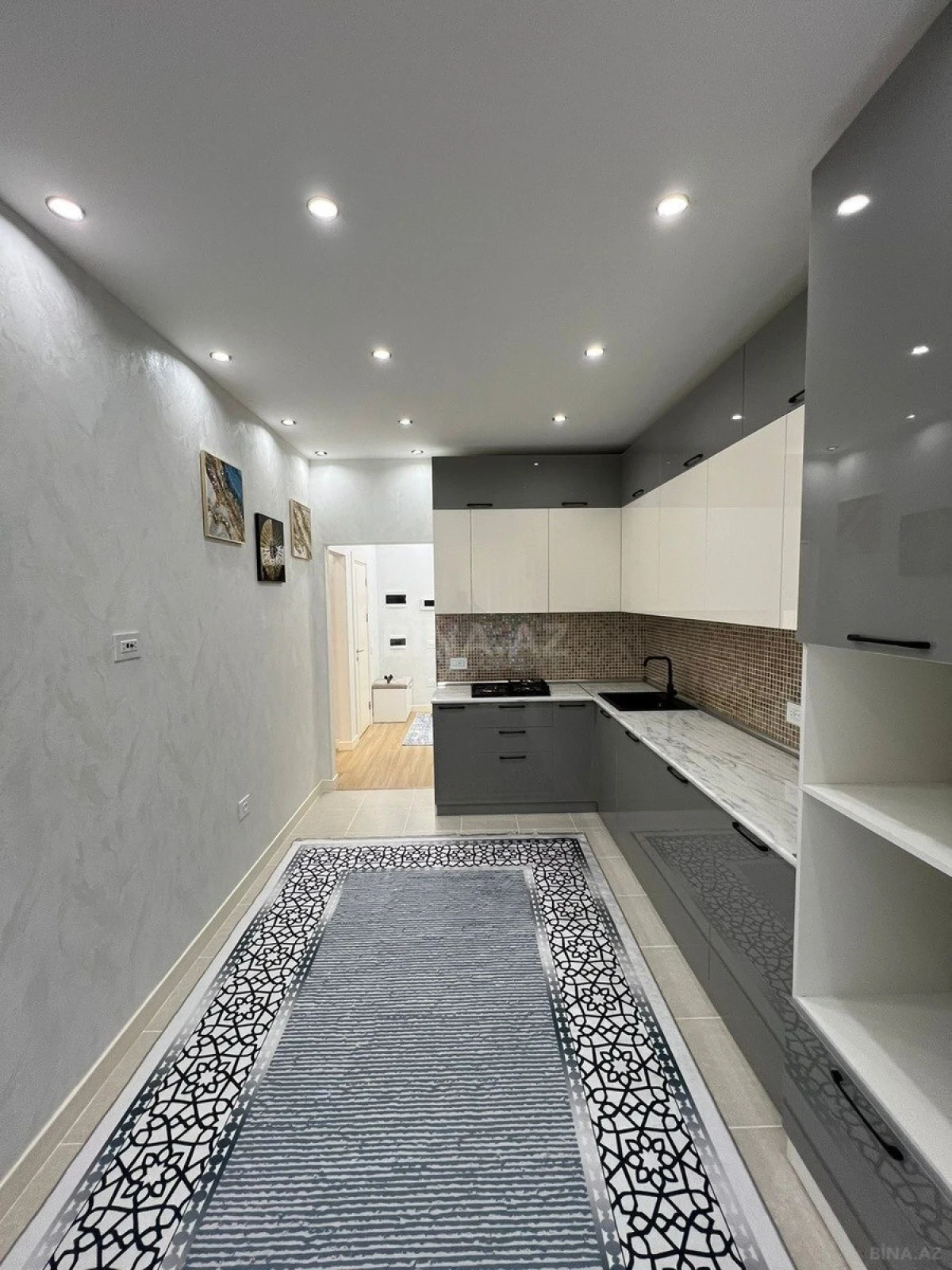 Satılır 2 otaqlı mənzil 83 m²