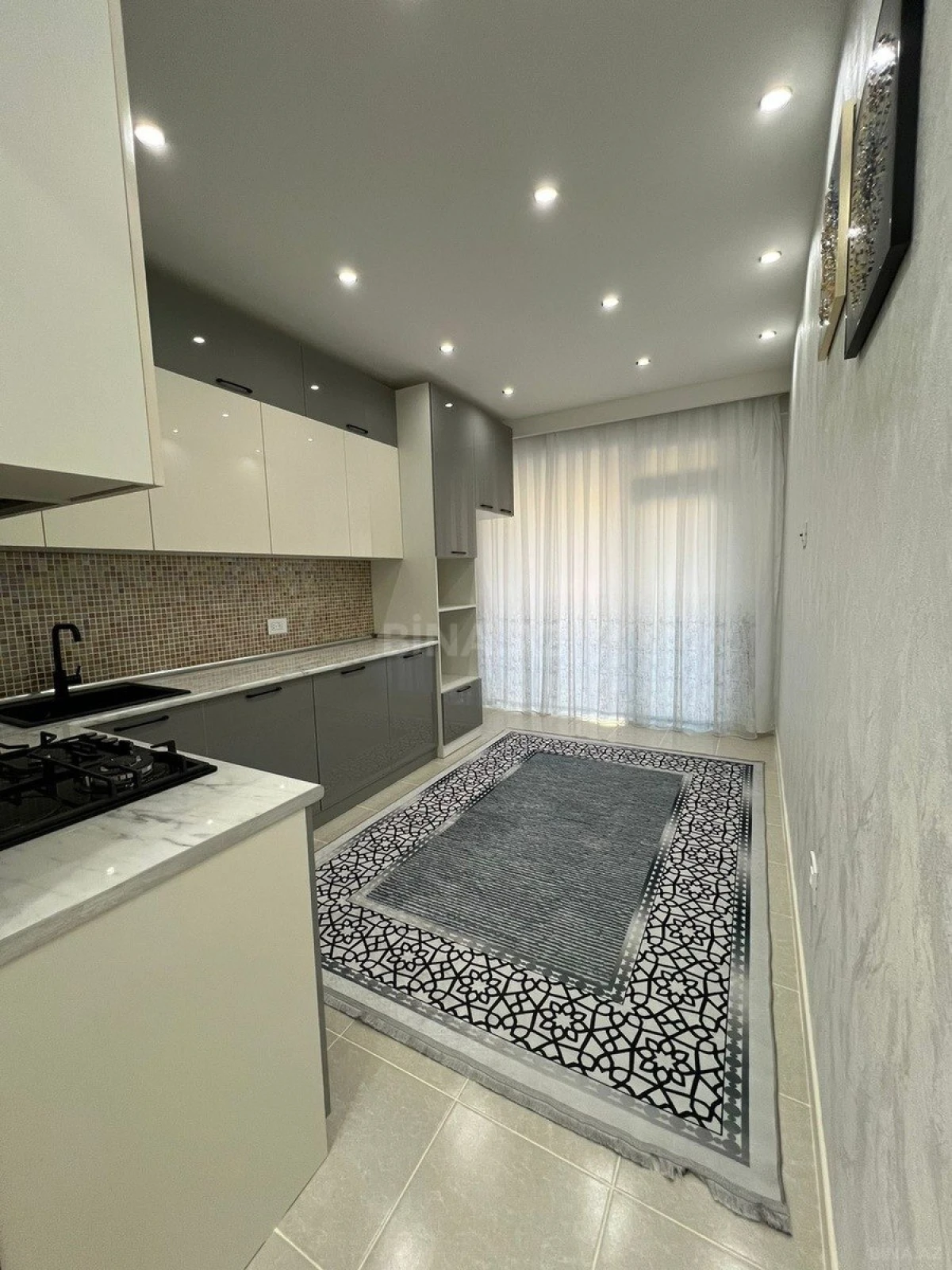 Satılır 2 otaqlı mənzil 83 m²