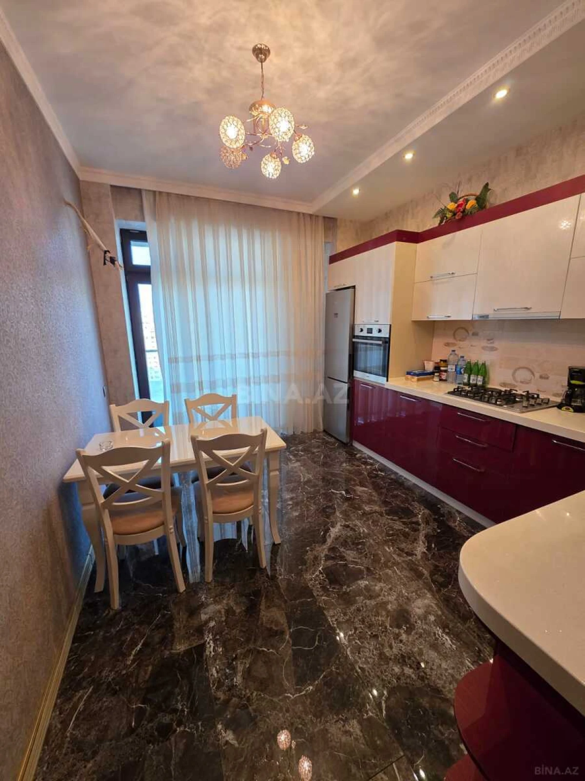 Kirayə verilir 3 otaqlı mənzil 148 m²