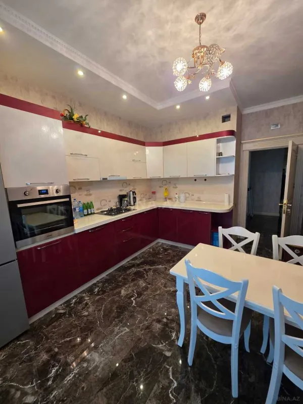 Kirayə verilir 3 otaqlı mənzil 148 m²