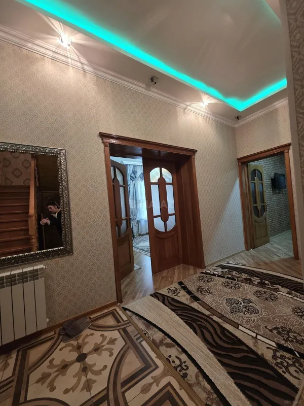 Satılır 5 otaqlı həyət evi 200 m²