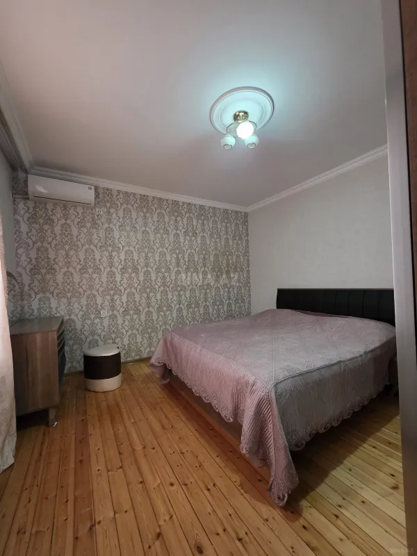 Satılır 5 otaqlı həyət evi 200 m²