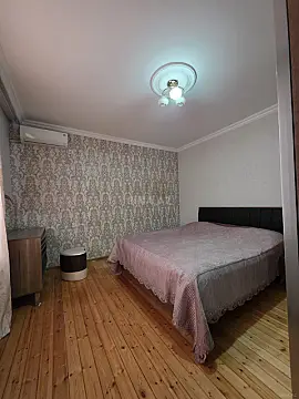Satılır 5 otaqlı həyət evi 200 m²