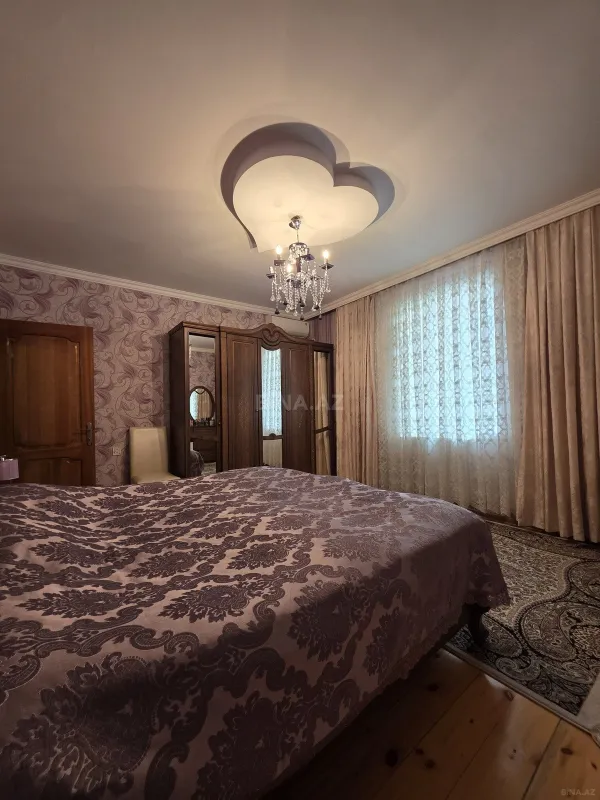 Satılır 5 otaqlı həyət evi 200 m²