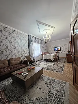 Satılır 5 otaqlı həyət evi 200 m²