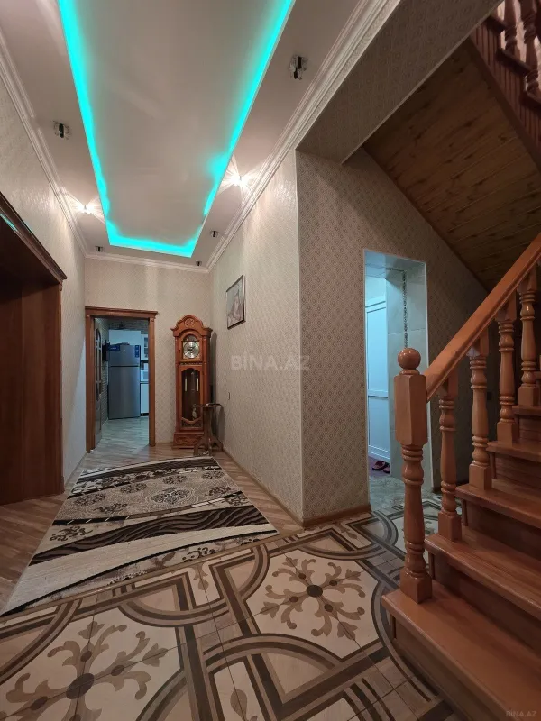 Satılır 5 otaqlı həyət evi 200 m²